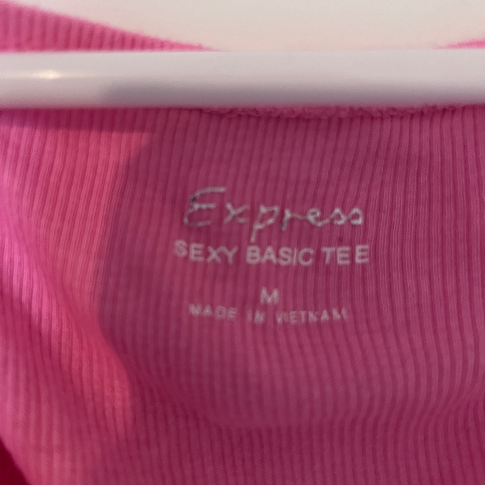Express sexy basic tee - Picture 3 of 3
